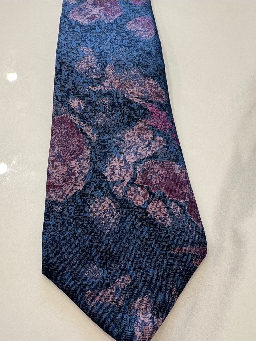 Lanvin Paris 100% silk men’s tie, vintage made in Canada, like new - Picture 2 of 5